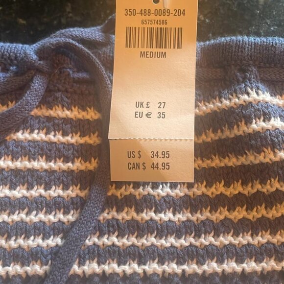 Hollister Women's Navy Blue Striped Crop Top - Size Medium - Picture 3 of 4